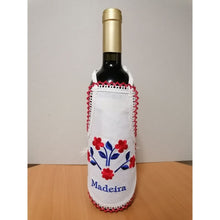 Carregar imagem no visualizador da galeria, Avental de Garrafa Bordado à Máquina: Vermelha; Flores Vermelhas e Azuis