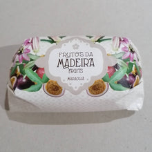 Carregar imagem no visualizador da galeria, Sabonete da Madeira 150 grs: Maracujá