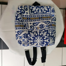 Carregar imagem no visualizador da galeria, Mochila Média Azulejos Madeira
