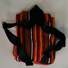 Carregar imagem no visualizador da galeria, Mochila Pequena às Riscas
